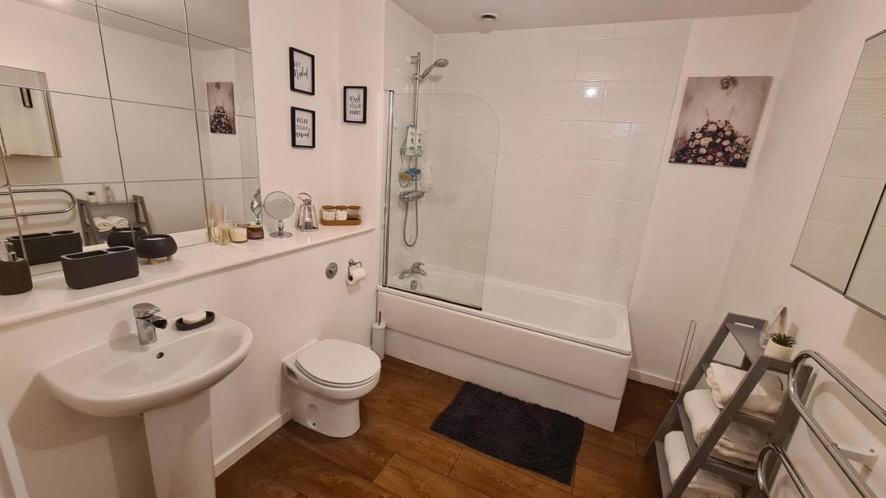 Luxury 2 Bed Apt With Free Wi-Fi & Parking Манчестер Экстерьер фото